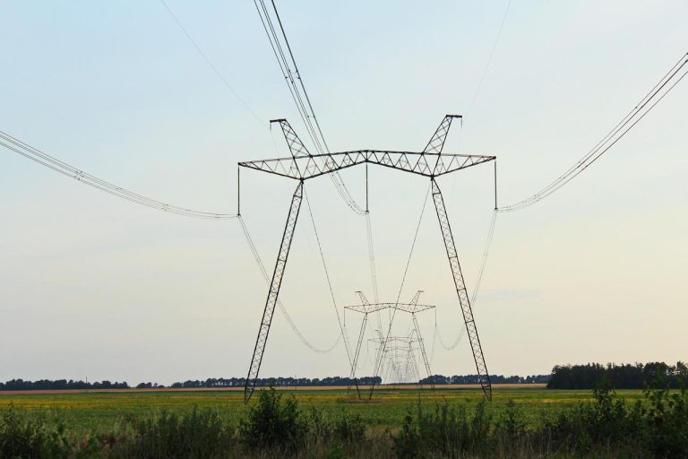 Home Leeuwarden tijdens stroomstoring - donkere straten en huizen zonder elektriciteit, toont de impact van de storing op de stad